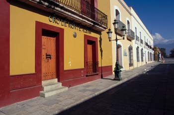 Calle Macedonia Alcala, Oaxaca, México