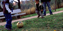 Jugando al fútbol
