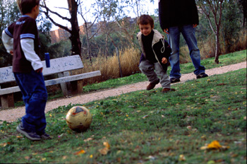 Jugando al fútbol