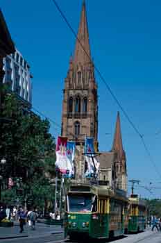 Catedral de Melbourne Australia y tranvía, Australia