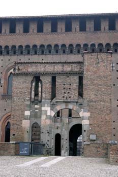 Fachada del Castello Visconteo, Pavía