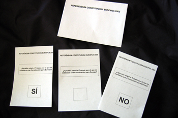 Sobre y papeletas de voto