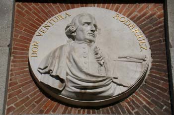 Medallón del arquitecto Ventura Rodríguez