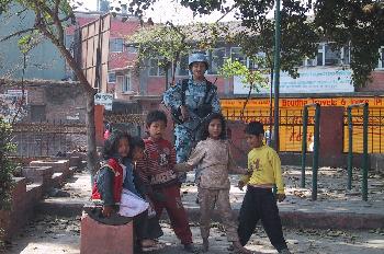 Niños jugando en Katmandú, Nepal