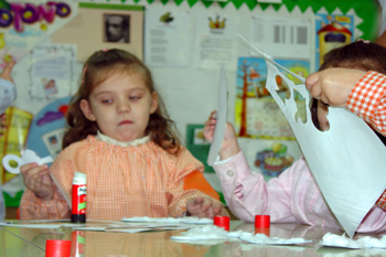 Realizando manualidades