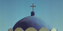 Cúpula de una iglesia de Santorini, Grecia