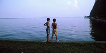 Niños pescando
