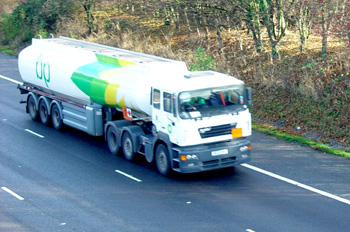 Camión de transporte de petróleo