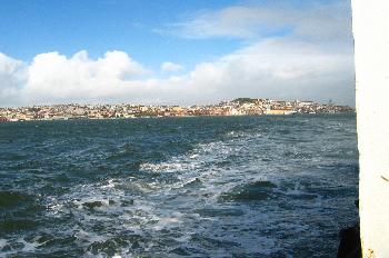 De Lisboa a Cacilhas, cruzando el Tajo, Portugal