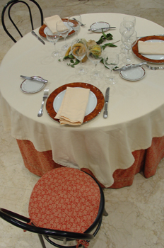 Mesa montada para el servicio