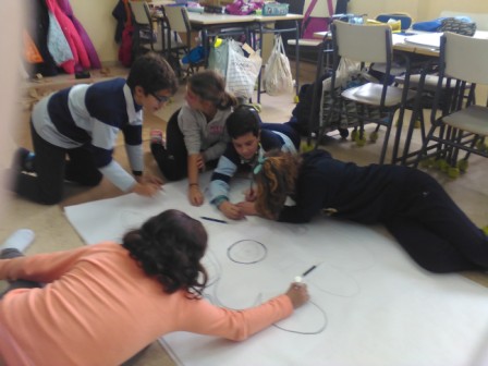 2016_12_Preparando decorados por Navidad_Sexto 8