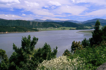 Vista hacia el sureste del tramo medio de la ría del Eo, Castrop