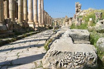Camino con columnas, Jarash, Jordania