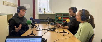 Podcast 25/26 - Our language assistant Ellie