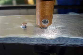 Operación de soldado de tornillos