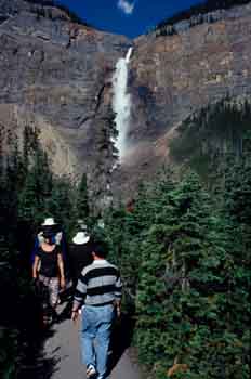 Paseo en las Montañas Rocosas, Canadá