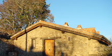 Fachada de casa en La Serna del Monte