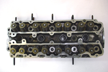 Culata de doble árbol de levas y 4 válvulas por cilindro. Vista