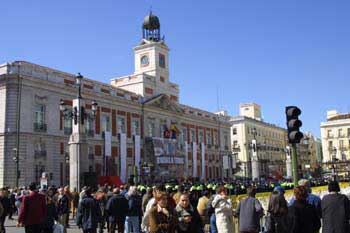 Homenaje a las fuerzas de seguridad en la Puerta del Sol, Madrid