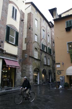 Via Pescheria, Lucca