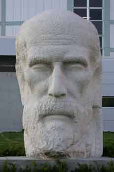 Escultura urbana de Ramón y Cajal