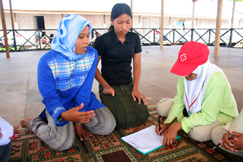 Voluntarios locales, Melaboh, Sumatra, Indonesia