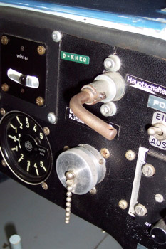 Llave de encendido encastrada en el cuadro de mandos