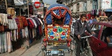 Calle con rikshas, Katmandú, Nepal