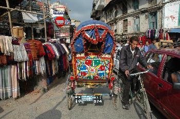 Calle con rikshas, Katmandú, Nepal