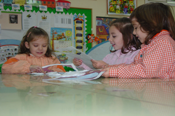 Realizando manualidades