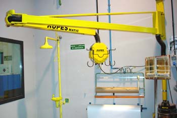 Brazo de alimentación articulado