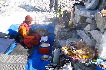 Comienzo de ceremonia: Puja de bendición de una expedición