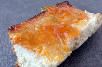 Tostada con mermelada