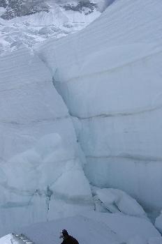 Paredes de hielo en glaciar