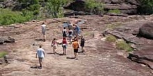 Caminando sobre Ubirr Rock, Kakadu, Australia