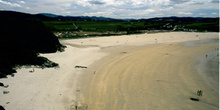 Vista hacia el arroyo de Penarronda en la playa de Penarronda, C