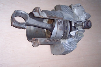 Sección longitudinal de cilindro de motor opuesto