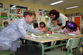 Realizando manualidades