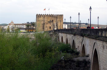Puente romano y torre de la Calahorra, Córdoba, Andalucía