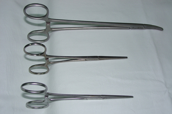 Pinza hemostática Kocher recta