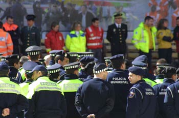 Homenaje a los servicios de emergencia y fuerzas de seguridad en
