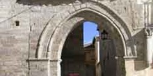 Arco exterior de la Iglesia de Santiago, Carrión de los Condes,