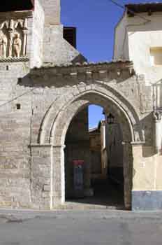 Arco exterior de la Iglesia de Santiago, Carrión de los Condes,