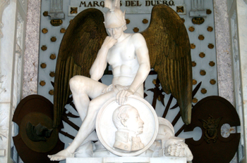 Monumento funerario del Marqués del Duero en el Panteón de Hombr