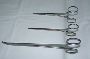 Pinza hemostática Kocher recta