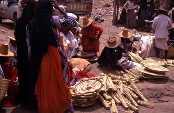 Mercado de cestería en Suq al Khamis, Yemen