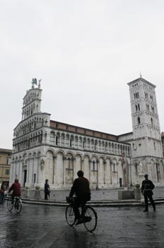 Iglesia y plaza de San Michele, Lucca