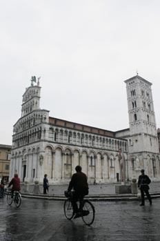 Iglesia y plaza de San Michele, Lucca