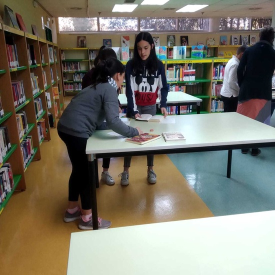 2019_04_04_Quinto visita la Biblioteca de Las Rozas_CEIP FDLR_Las Rozas 5