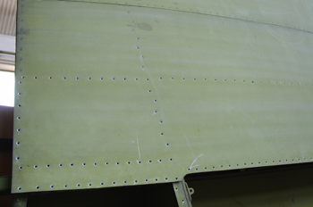 Borde de ataque estabilizador vertical